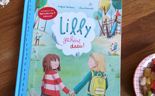 Gelebte Inklusion im Bilderbuch: „Lilly gehört dazu“ – Irmgard Partmann, Laura Bednarski