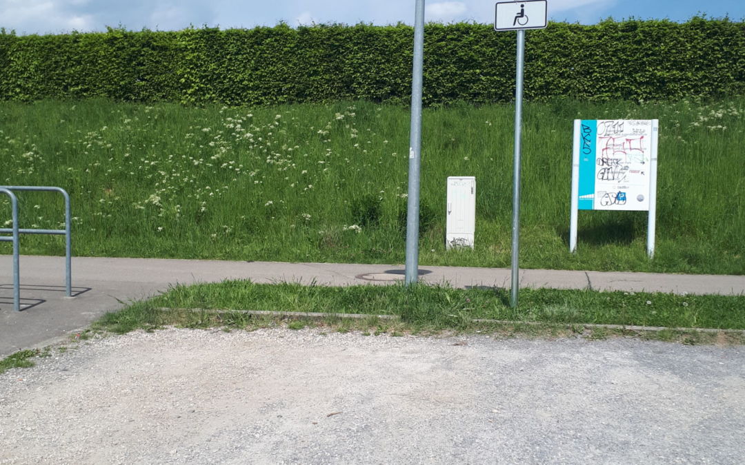Parkplatz beim L-Qudrat Trendsportfeld